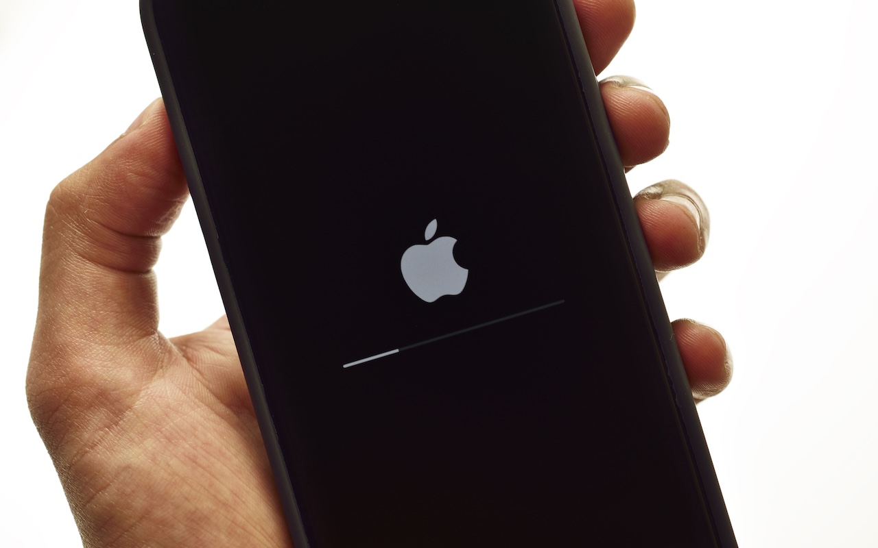 Recovering from a Failed Update with a Nearby iPhone or iPad
